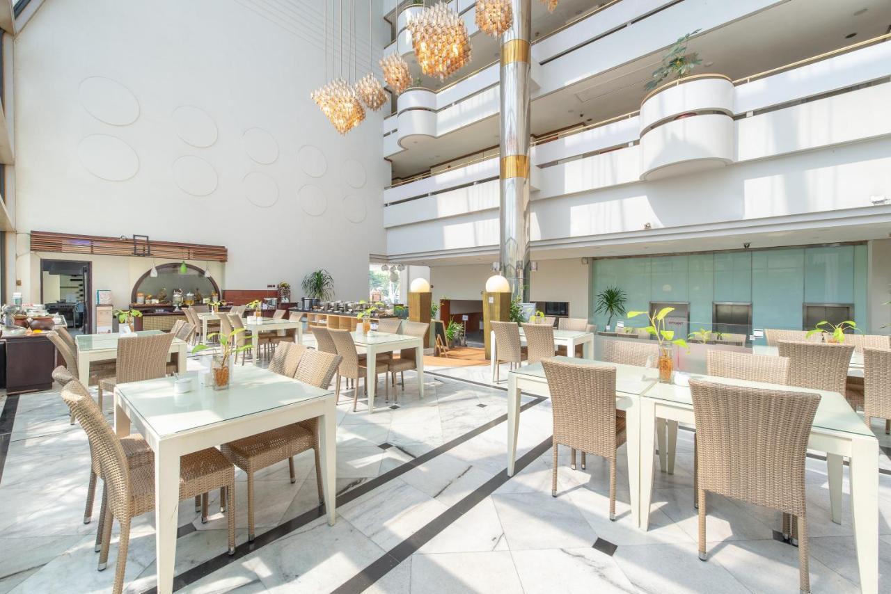 Lux Tychi Hotel Malang Ngoại thất bức ảnh