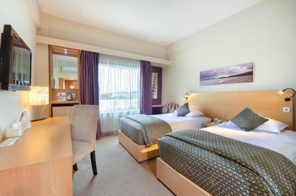Lux Tychi Hotel Malang Ngoại thất bức ảnh